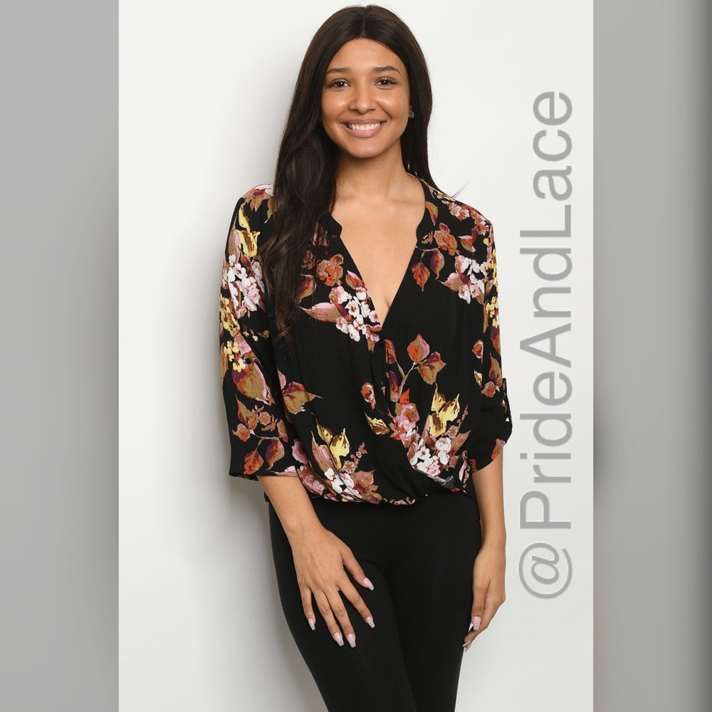 LAST 1️⃣ 💐 Black Floral Blouse 💐 - Picture 1 of 2